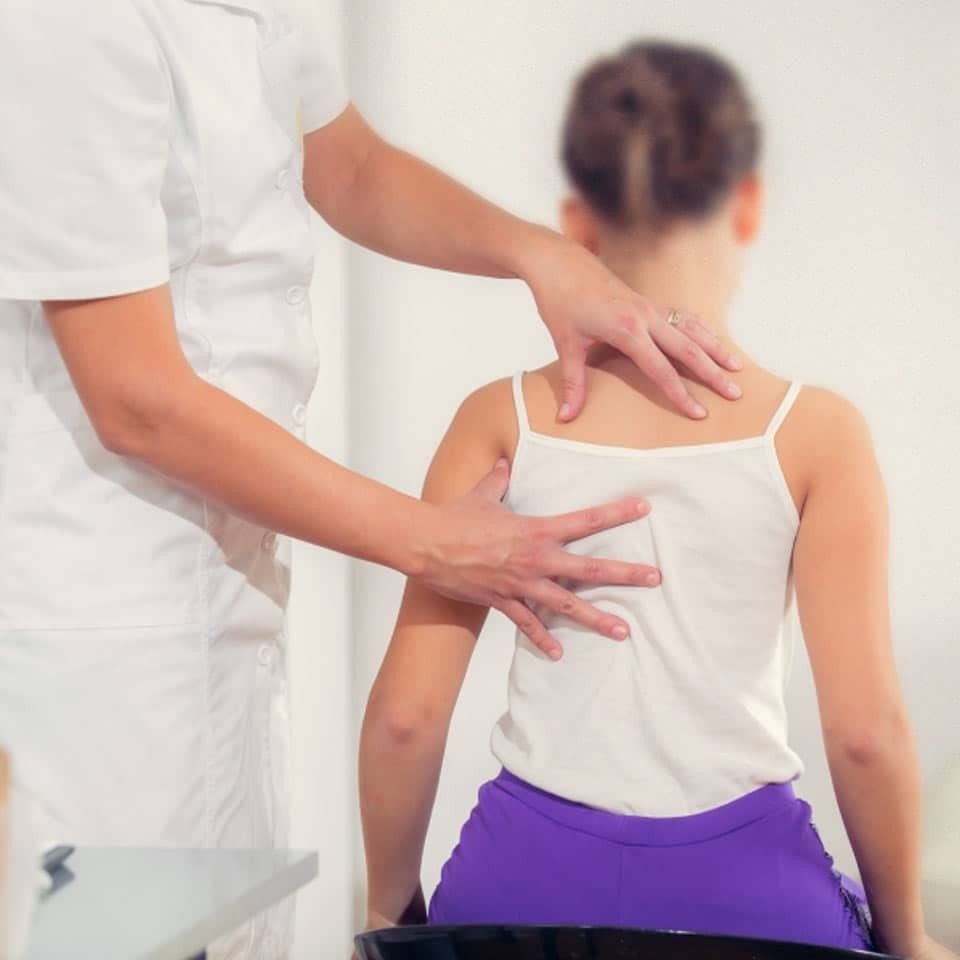 Боремся с неправильной осанкой и сколиозом