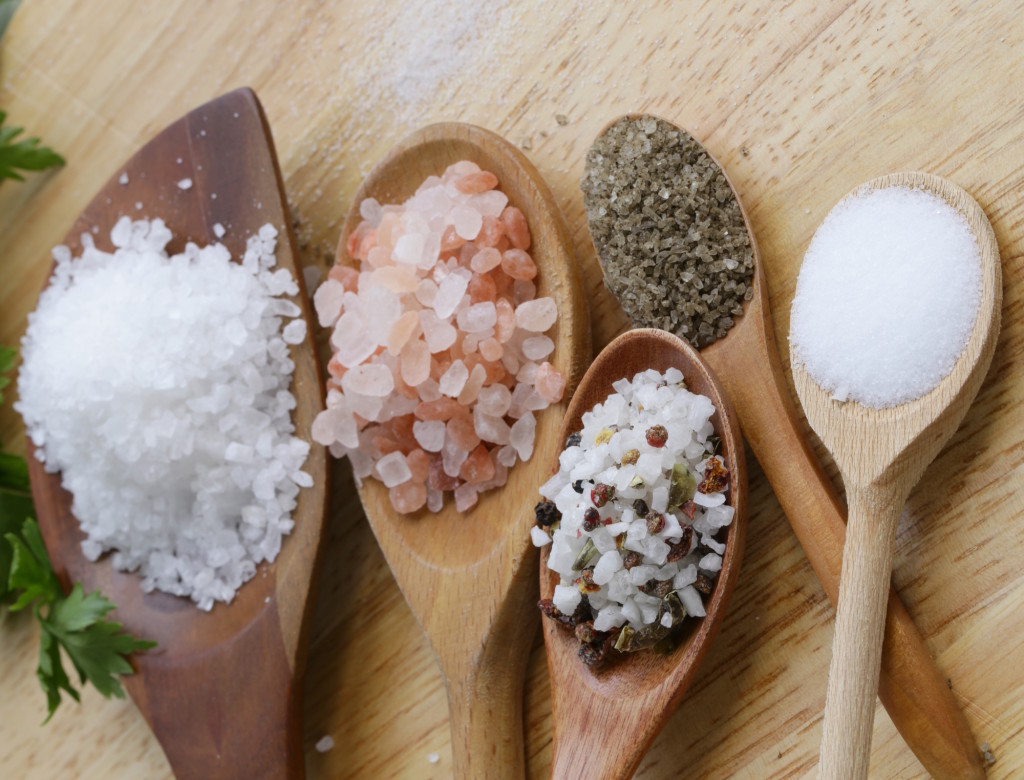 Соль и необходима, и вредна